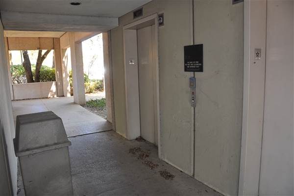 8787 N. Stemmons Off Bldg - Parking Garage
