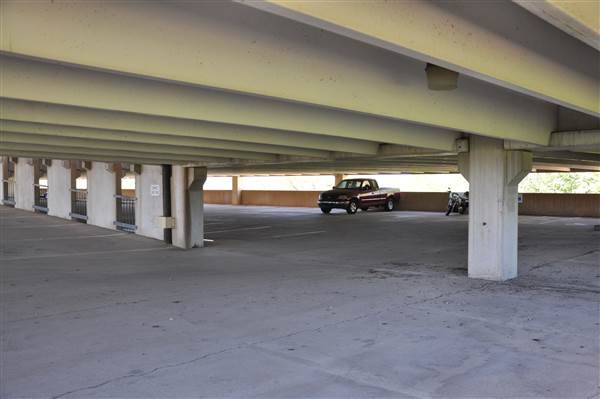 8787 N. Stemmons Off Bldg - Parking Garage