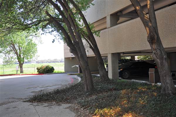 8787 N. Stemmons Off Bldg - Parking Garage