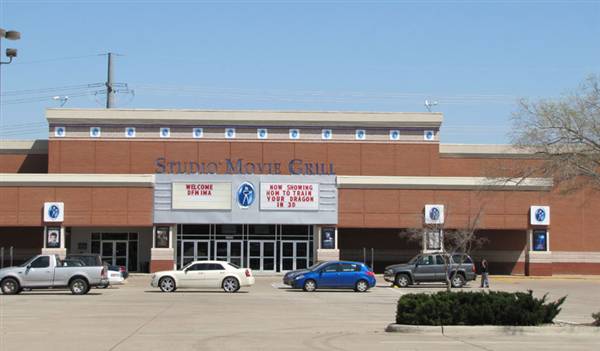 Studio Movie Grill - Dallas Royal