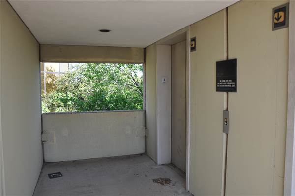 8787 N. Stemmons Off Bldg - Parking Garage